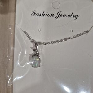 🤍🩶NEW🤍🩶 PRETTY!! Simple White Fire Opal Pendant Necklace In SILVER Plating